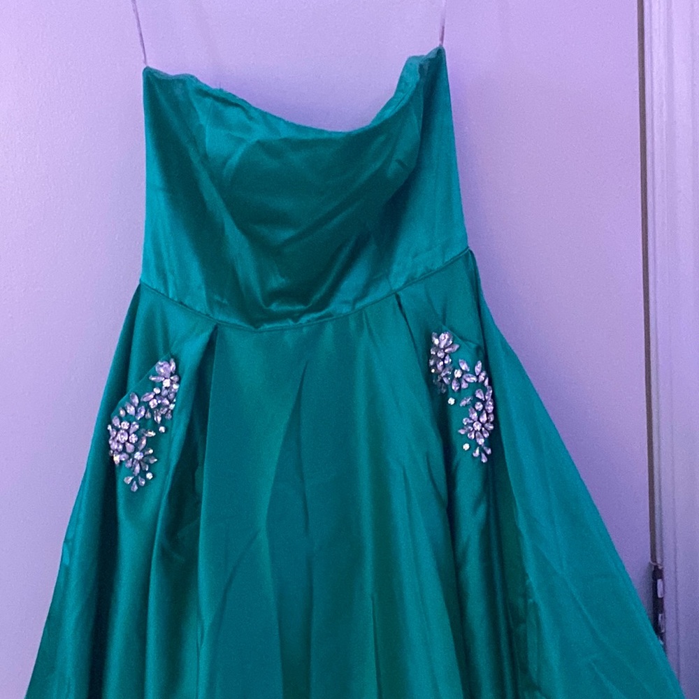 Green prom dress with pockets